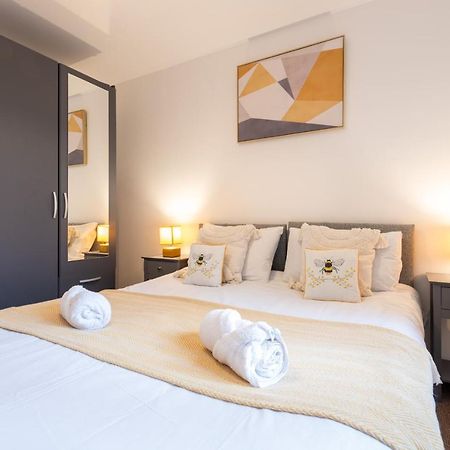 Parking - Spacious - Smart Tv - Self Checkin - Garden - King Дерби Экстерьер фото